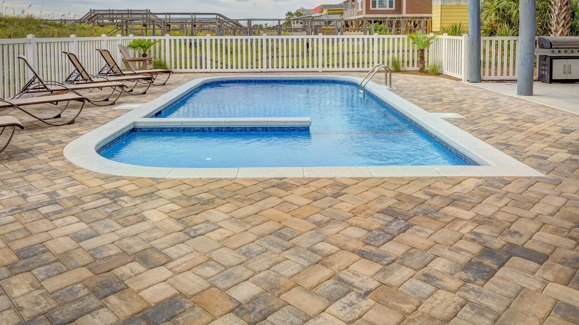 Pose de carrelage extérieur piscine