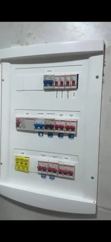 instalação de quadro de distribuição elétrico