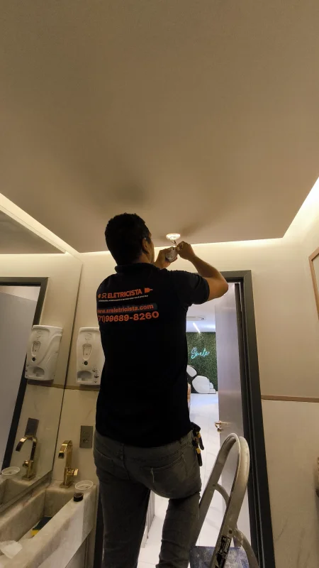 instalação de sensor de presença