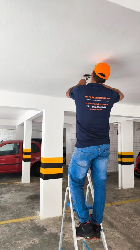 Instalação de sensor de presença